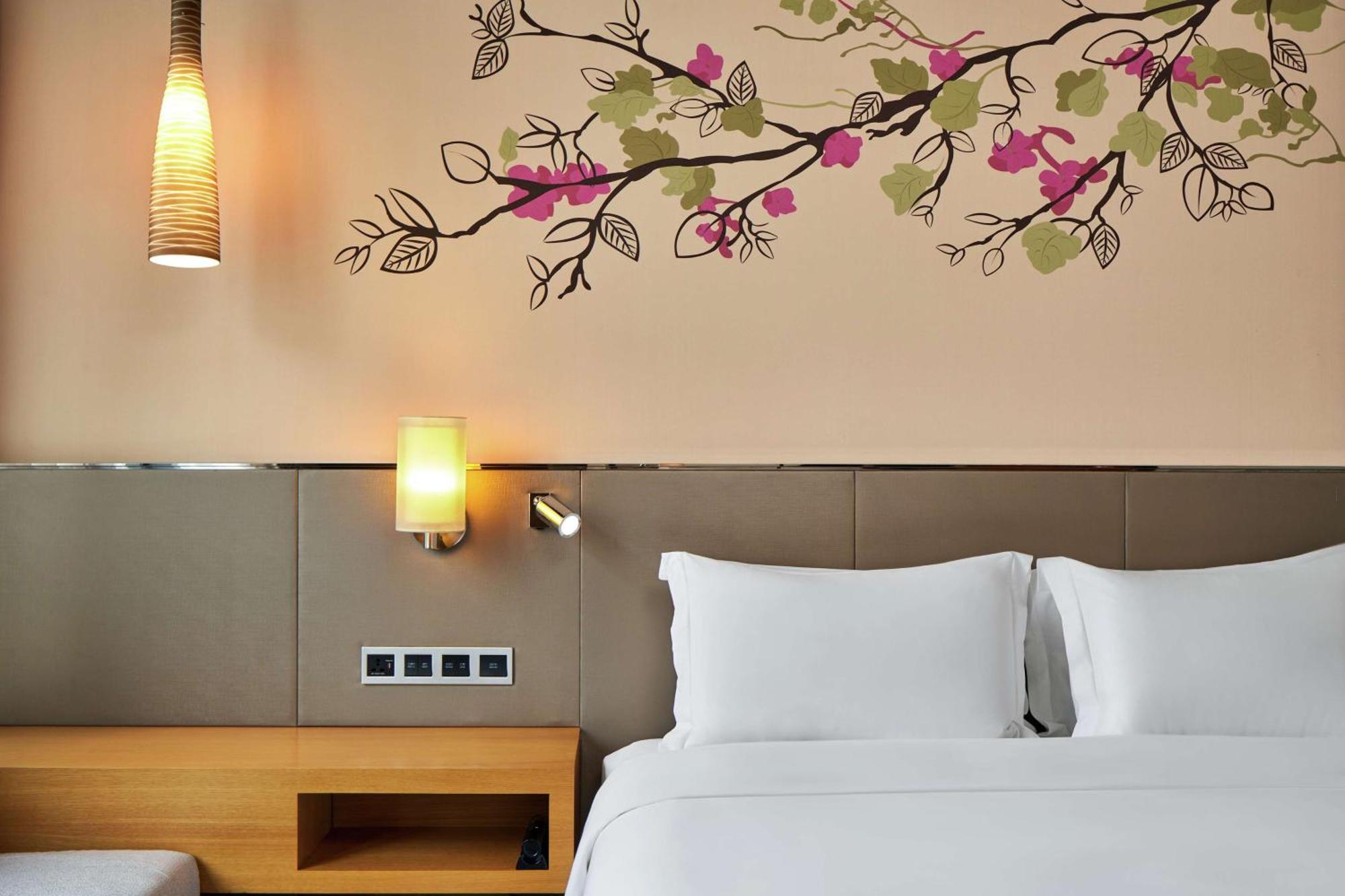Hilton Garden Inn Shenzhen Bao'An Exterior photo