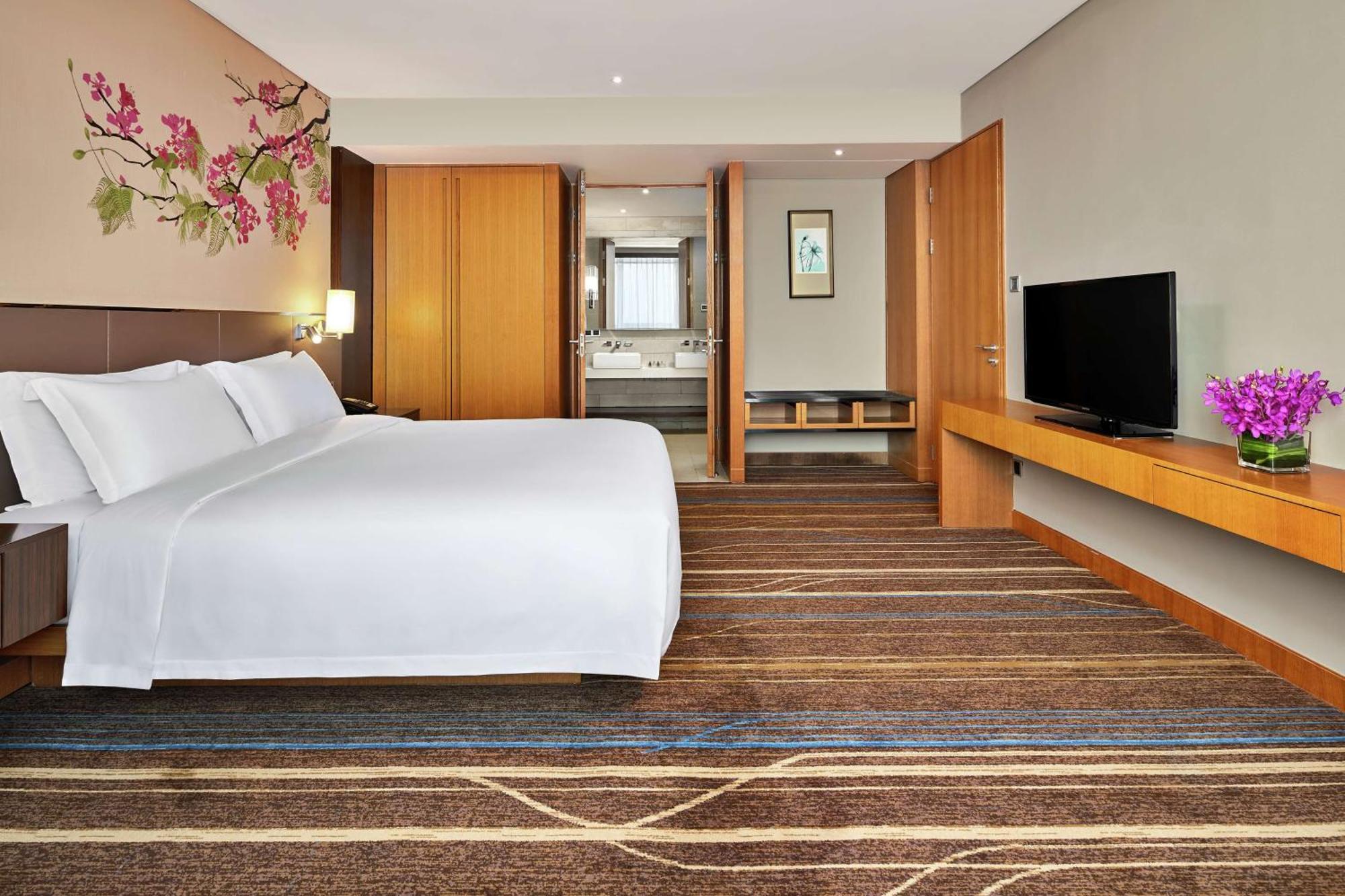 Hilton Garden Inn Shenzhen Bao'An Exterior photo